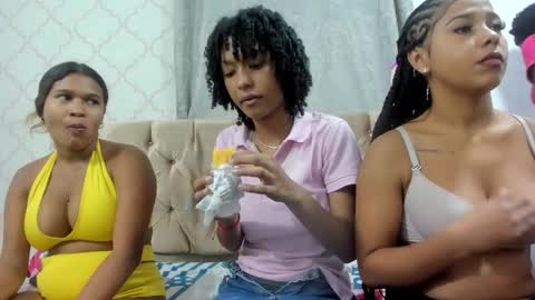 Snapshot of milkylove_19_ chatting on October 2025 01:03:02 PM milkylove_19_ online show from October 2025 01:03:02 PM