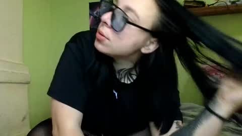 Snapshot of millasourrety chatting on April 2026 07:03:02 AM MillaSourretY online show from April 2026 07:03:02 AM