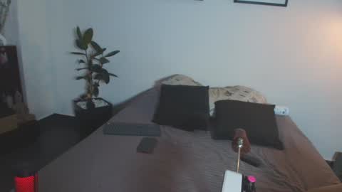 Mila  online show from February 2025 05:50:01 PM