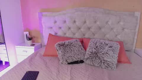 Snapshot of milly_blum chatting on October 2025 12:19:01 PM M I L L Y online show from October 2025 12:19:01 PM