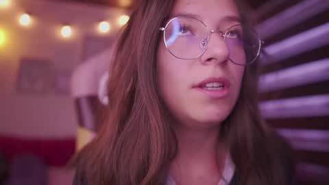 Snapshot of milly_kenner chatting on December 2025 03:06:01 PM MILLY online show from December 2025 03:06:01 PM