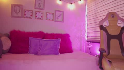 Snapshot of milly_kenner chatting on February 2026 06:50:01 PM MILLY online show from February 2026 06:50:01 PM