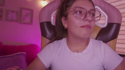 Snapshot of milly_kenner chatting on May 2026 08:27:02 PM MILLY online show from May 2026 08:27:02 PM