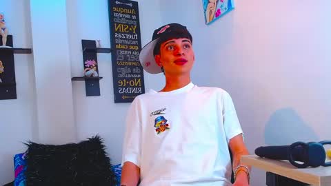 milo hot  online show from April 2026 02:20:01 AM