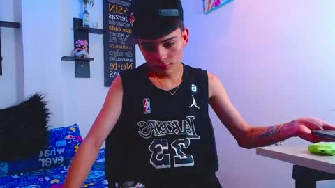 milo hot  online show from April 2026 07:03:02 PM