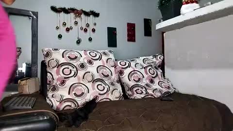 Snapshot of milu_curly chatting on November 2025 06:03:01 AM Milu online show from November 2025 06:03:01 AM