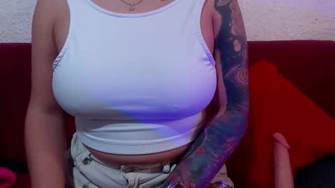 Snapshot of milu_w4llace chatting on February 2026 11:19:02 PM Milu Wallace online show from February 2026 11:19:02 PM