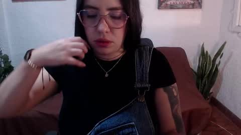 Milu Wallace  online show from March 2026 11:56:02 PM