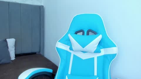 Snapshot of miluuu18 chatting on December 2024 12:07:02 AM Miluu online show from December 2024 12:07:02 AM