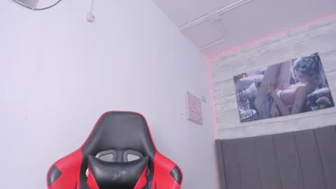 Snapshot of miluuu18 chatting on January 2025 11:50:01 PM Miluu online show from January 2025 11:50:01 PM