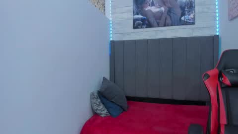 Snapshot of miluuu18 chatting on January 2025 12:43:02 AM Miluu online show from January 2025 12:43:02 AM