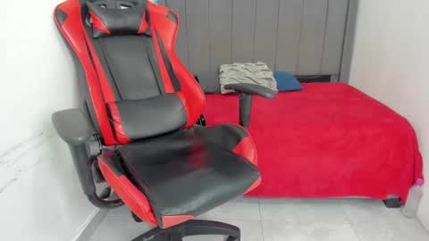 Snapshot of miluuu18 chatting on January 2025 12:41:01 AM Miluu online show from January 2025 12:41:01 AM