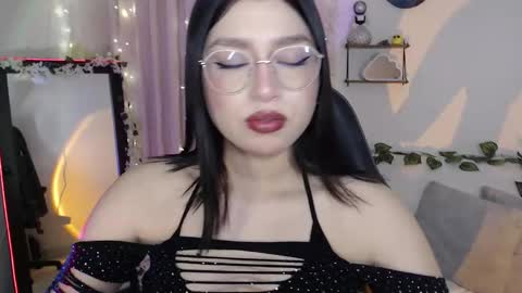 Mily online show from November 2025 10:59:02 PM