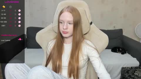 Snapshot of milymi_ chatting on September 2025 08:23:01 PM Milena and Jasper online show from September 2025 08:23:01 PM