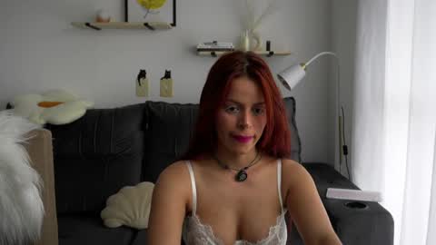 Snapshot of mimifoxz chatting on November 2025 08:22:02 PM Mimi online show from November 2025 08:22:02 PM