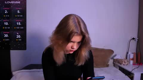 Snapshot of mina27372 chatting on February 2025 04:33:01 AM hi Im Mina online show from February 2025 04:33:01 AM
