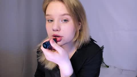 Snapshot of mina27372 chatting on March 2025 01:12:01 AM hi Im Mina online show from March 2025 01:12:01 AM