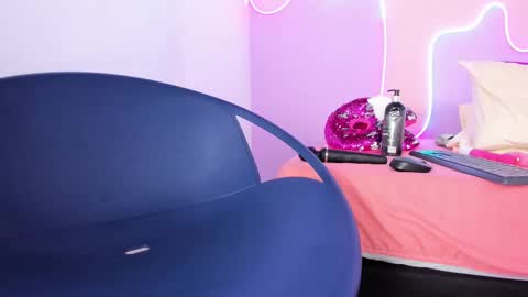 Mingie online show from February 2025 06:00:01 PM