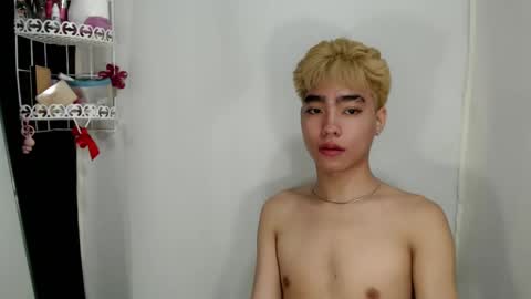 mingkla_man online show from April 2026 06:10:01 PM