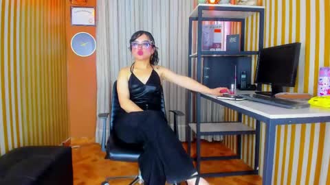 Snapshot of mini_rouse chatting on June 2026 05:04:01 PM Mini Rouse online show from June 2026 05:04:01 PM