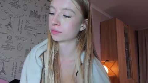 Amelia online show from October 2025 09:35:01 PM