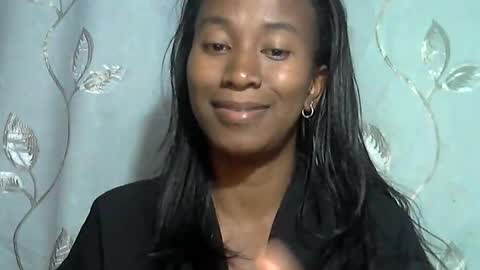 Snapshot of minouch211907 chatting on April 2026 04:52:01 PM minouch211907 online show from April 2026 04:52:01 PM