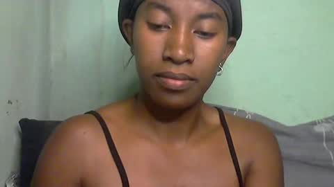 Snapshot of minouch211907 chatting on May 2026 02:49:01 AM minouch211907 online show from May 2026 02:49:01 AM
