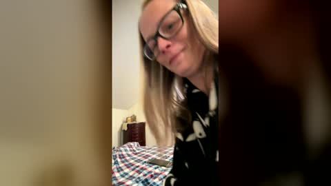 Minx online show from April 2026 06:27:01 PM