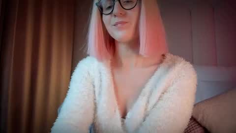 Snapshot of mira_kraviz chatting on November 2025 07:18:01 PM Mira online show from November 2025 07:18:01 PM