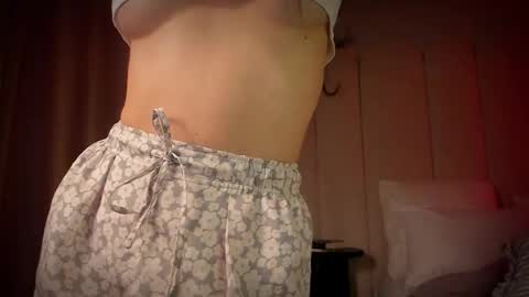 Snapshot of mira_kraviz chatting on January 2026 04:55:01 PM Mira online show from January 2026 04:55:01 PM