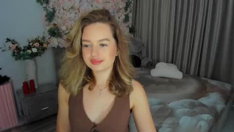 Emma online show from September 2025 07:24:02 PM