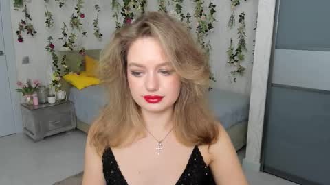 Emma online show from October 2025 10:01:01 AM