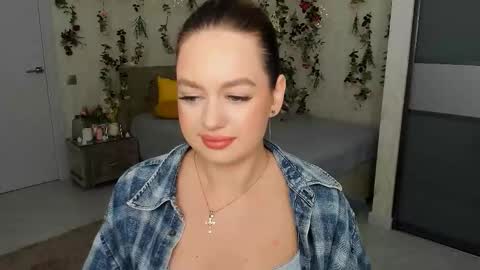 Emma online show from December 2025 06:02:01 PM