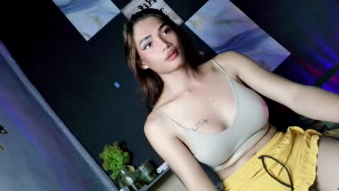 Snapshot of miraclegirl23 chatting on May 2026 06:31:01 AM Zoey online show from May 2026 06:31:01 AM