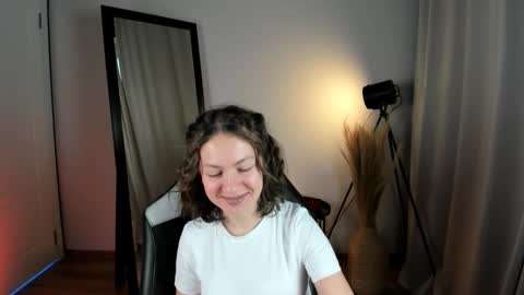 Snapshot of miragoddes chatting on December 2025 08:23:01 AM Mira online show from December 2025 08:23:01 AM