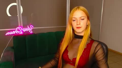 Snapshot of mirandamayers chatting on September 2025 08:08:02 PM MirandaMayers online show from September 2025 08:08:02 PM