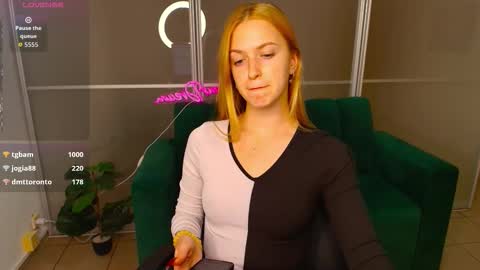 Snapshot of mirandamayers chatting on October 2025 12:40:02 AM MirandaMayers online show from October 2025 12:40:02 AM