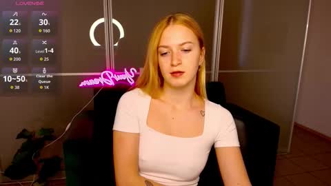 Snapshot of mirandamayers chatting on October 2025 06:03:01 AM MirandaMayers online show from October 2025 06:03:01 AM