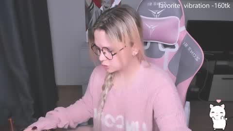 Kira online show from October 2025 09:15:01 PM