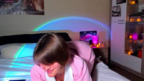 Shelley online show from October 2025 04:02:02 PM