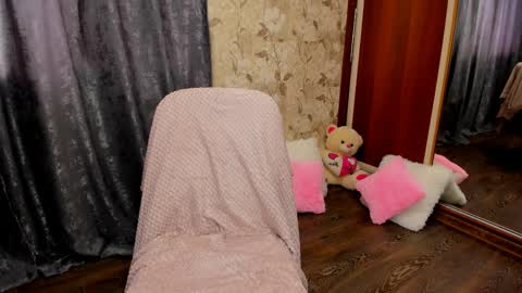 mishapallmer online show from April 2026 06:19:01 AM