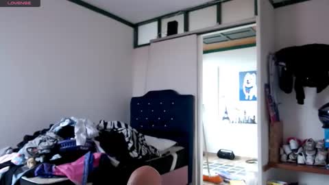 Snapshot of misnicol chatting on April 2026 05:31:02 PM Nicol online show from April 2026 05:31:02 PM