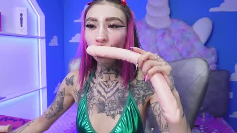 miss___angel online show from October 2025 06:08:02 PM