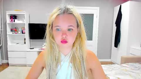 miss__selena online show from September 2025 05:46:02 PM