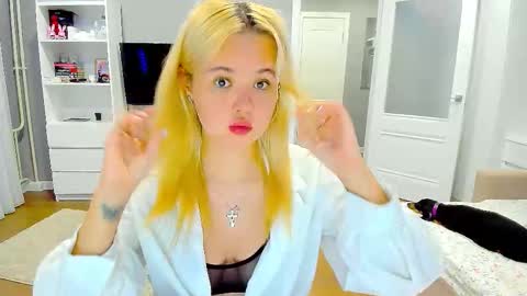 miss__selena online show from December 2025 01:05:02 PM