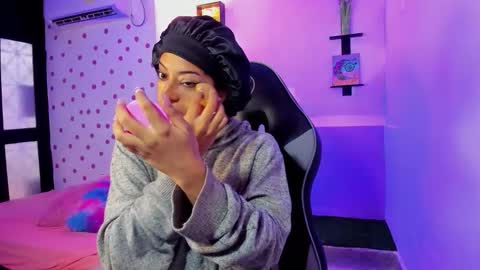 Akemi 3 online show from September 2025 01:02:01 PM