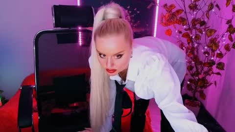 miss_alice_silver online show from October 2025 09:56:01 PM