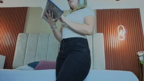 ANTHOLELLA   online show from April 2026 11:32:01 AM