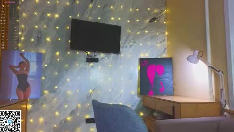 Sandy online show from December 2025 01:02:02 AM