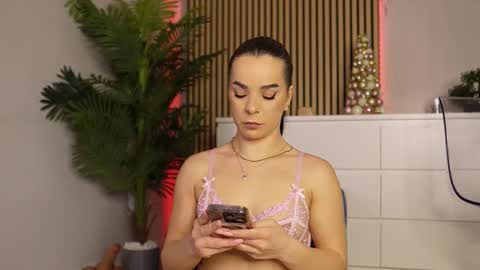 Denise online show from December 2025 09:00:01 PM